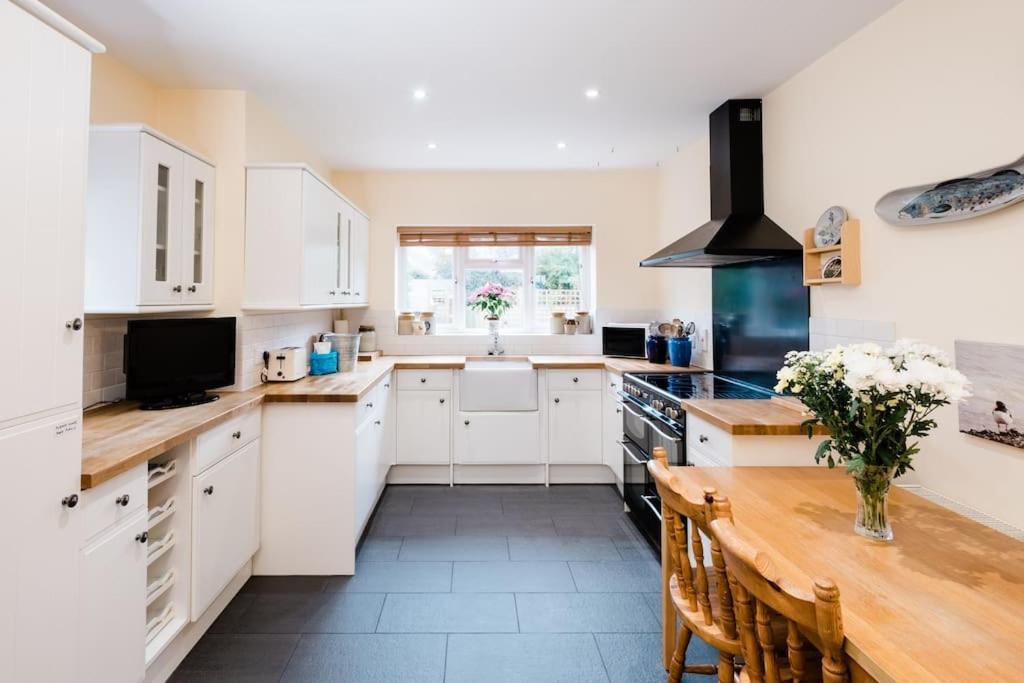 Spacious Home, Minutes Fom The Beach, Free Parking, Large Garden Area, Pets Welcome! Whitstable Exterior foto